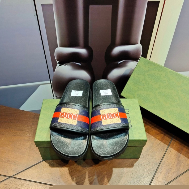 G*u*i slippers